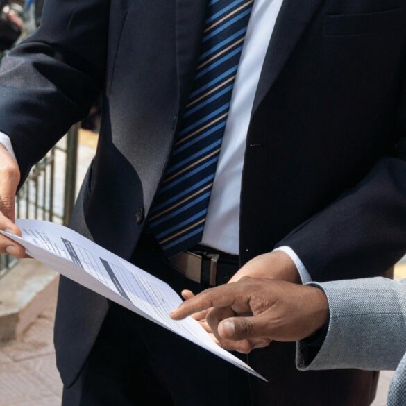 Using AI for Business Documents? What Charleston Business Owners Should Know About Confidentiality